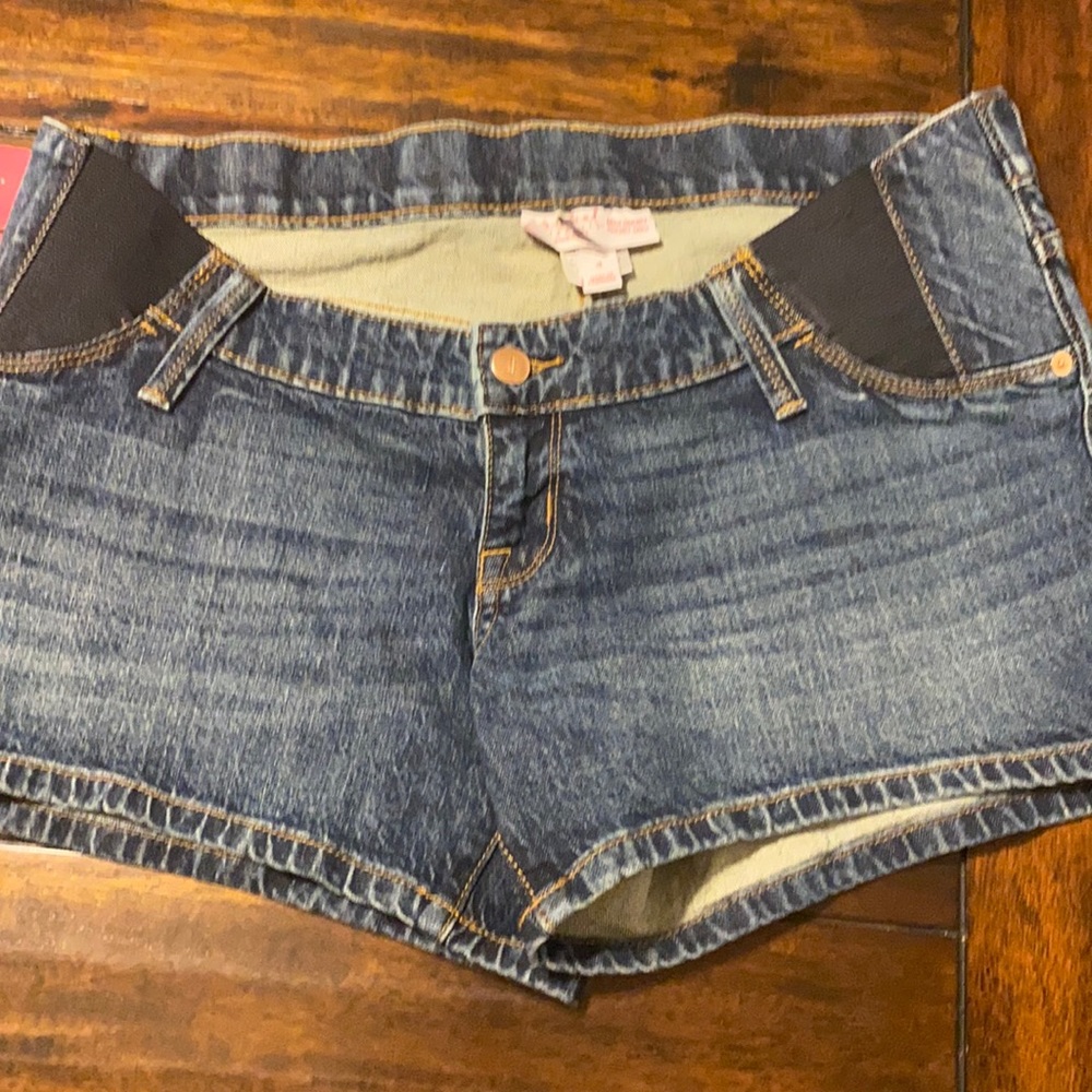 Size 4 maternity dark jean shorts NWT